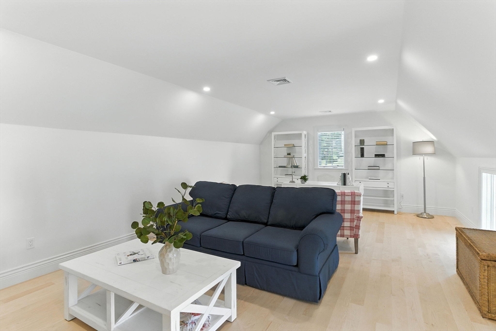 4 Gadsden Lane