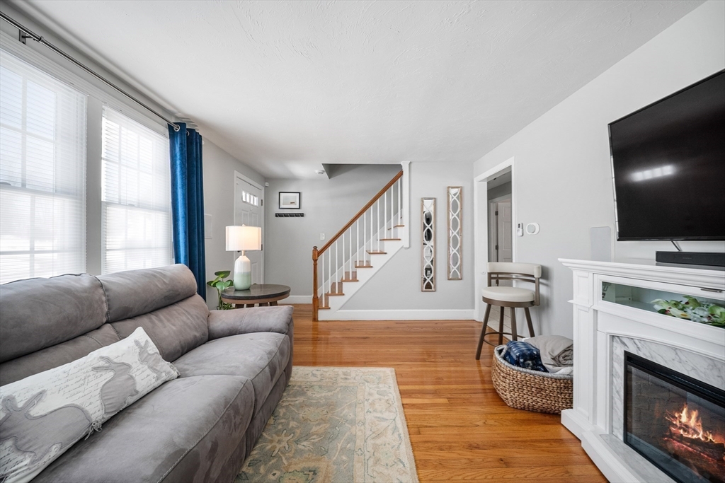 11 Joyce St
