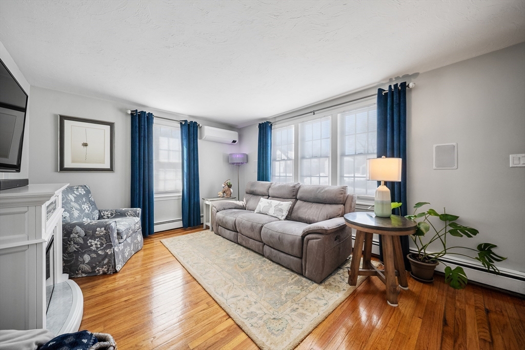 11 Joyce St
