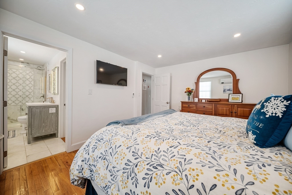 11 Joyce St
