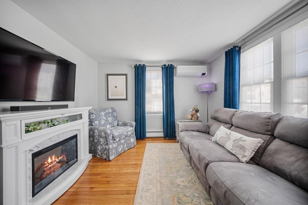 11 Joyce St