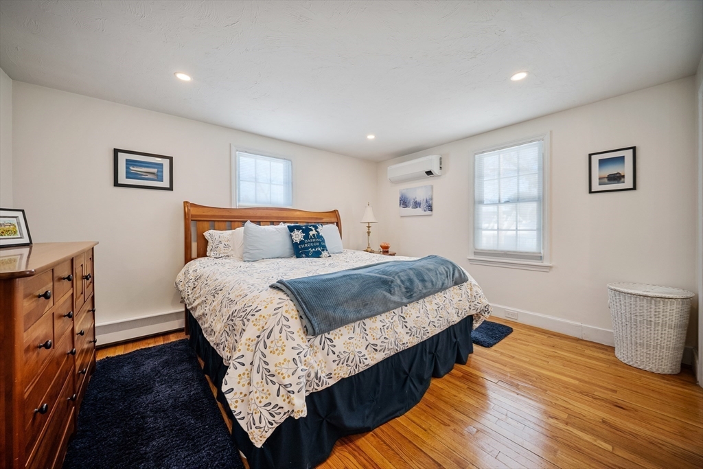 11 Joyce St