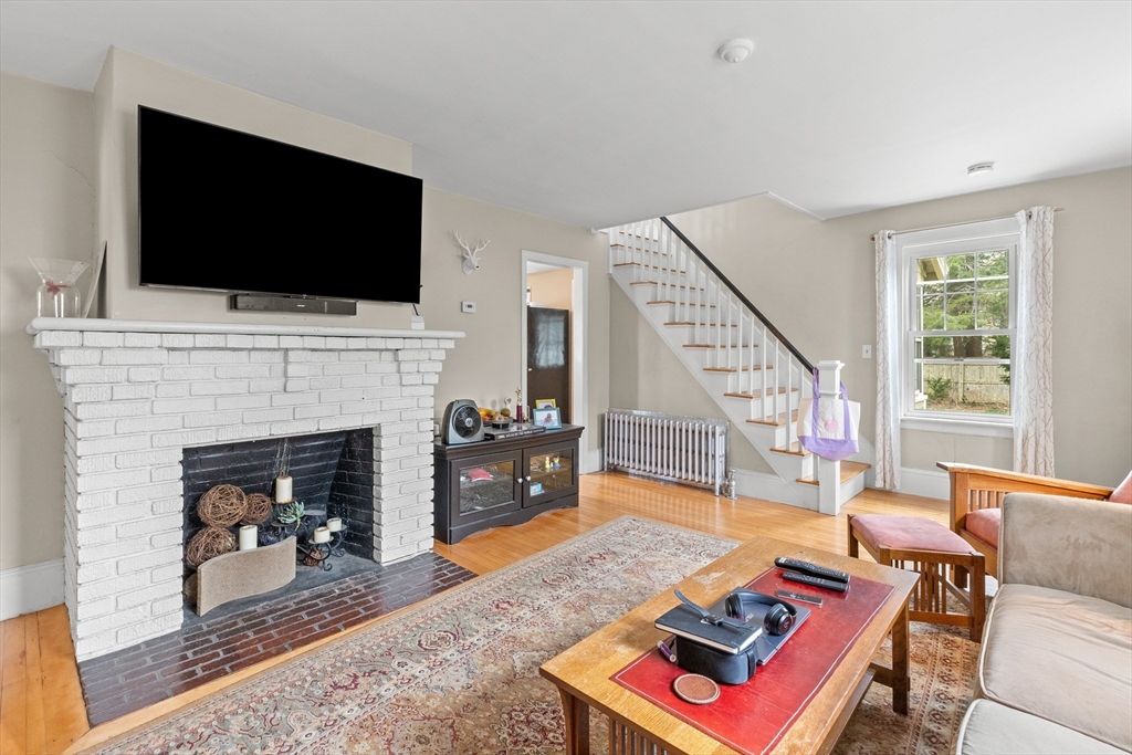16 Dawes St