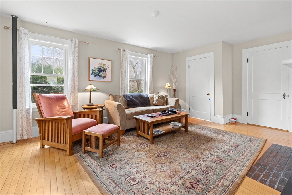 16 Dawes St