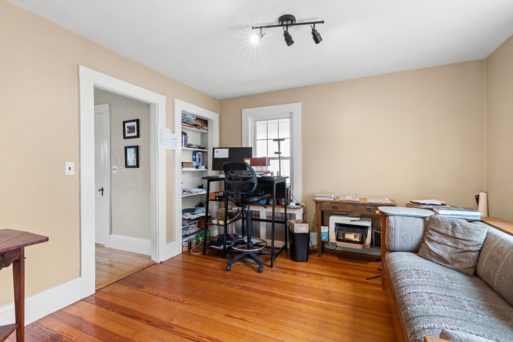 16 Dawes St