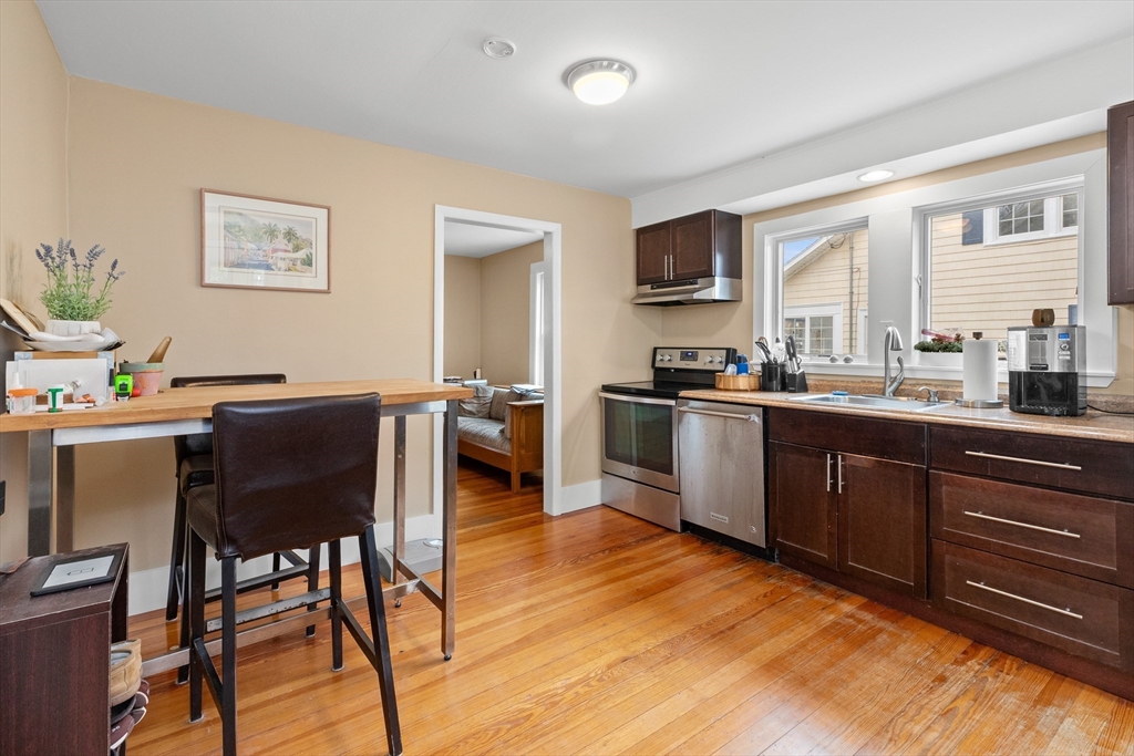 16 Dawes St