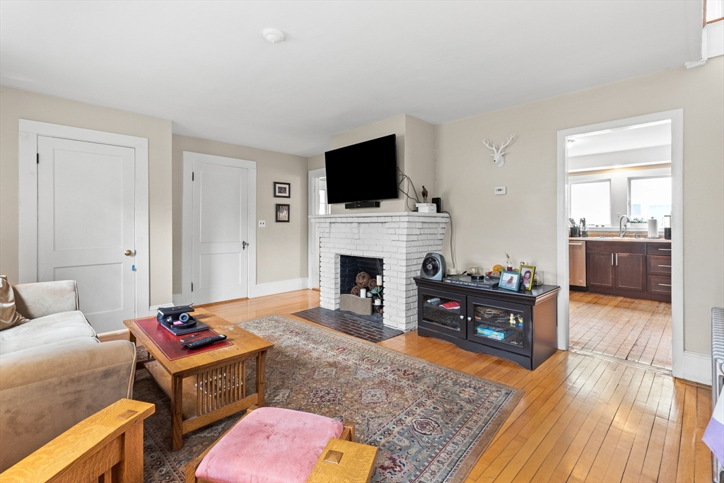 16 Dawes St