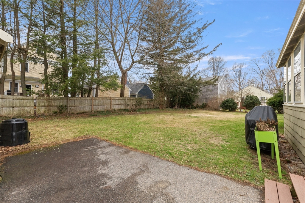 16 Dawes St