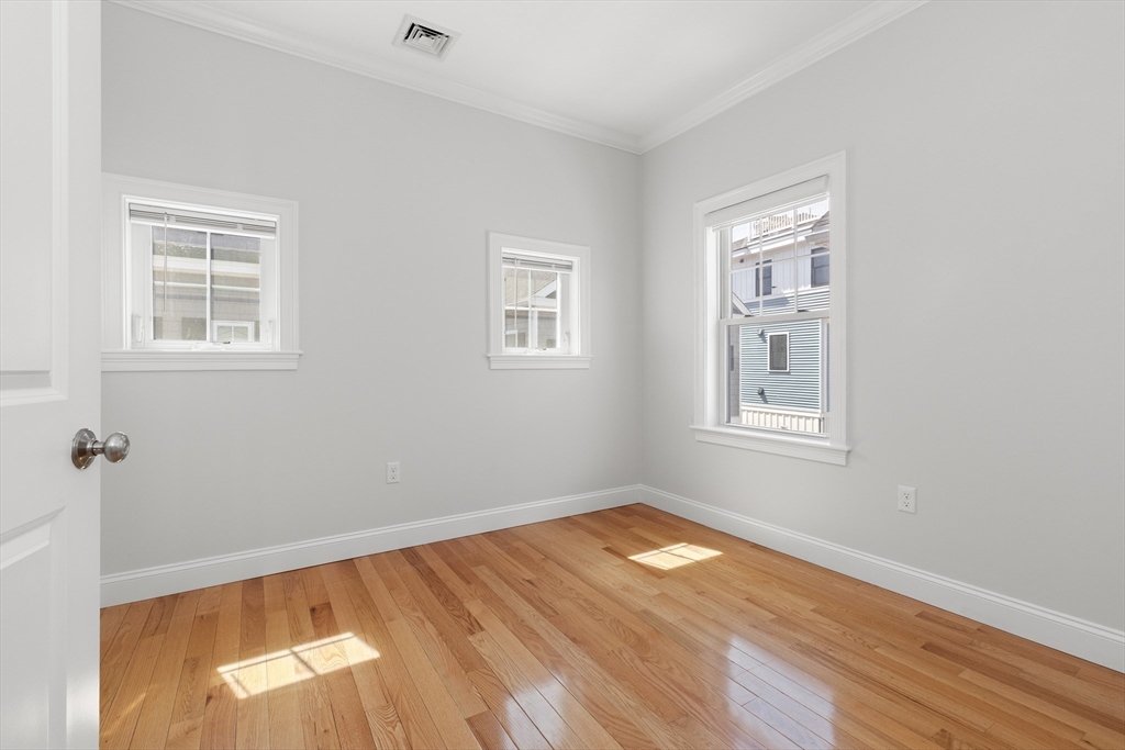 44 Railroad Ave # 6