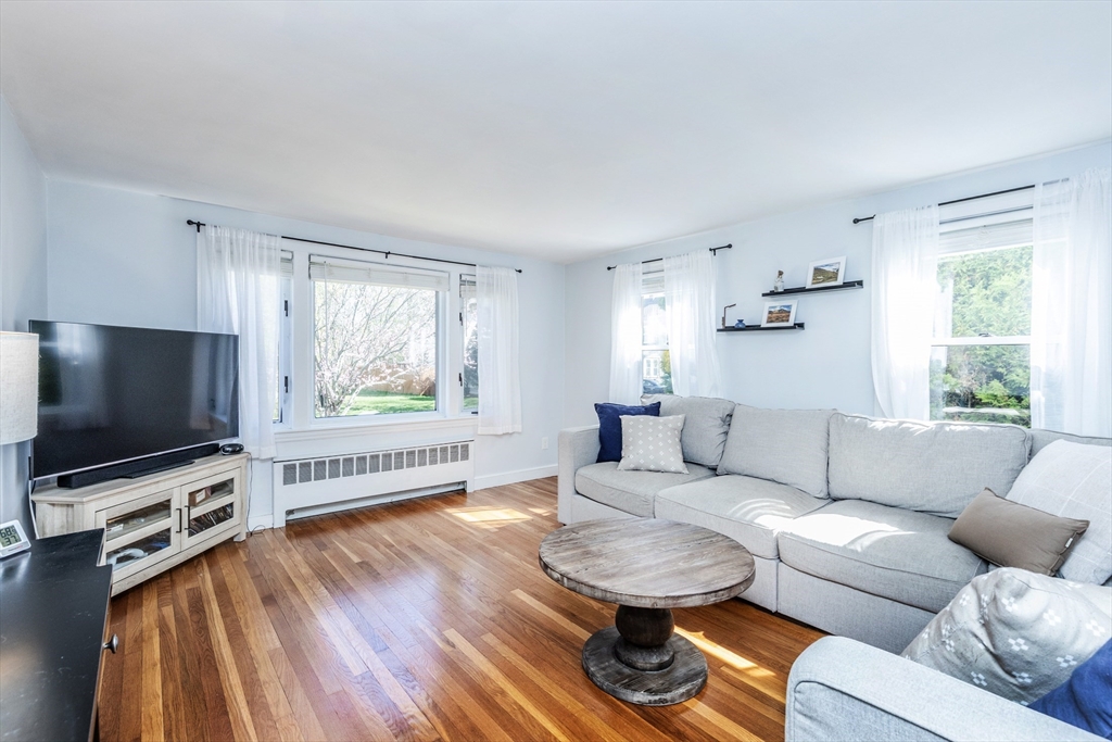 7 Linden Rd