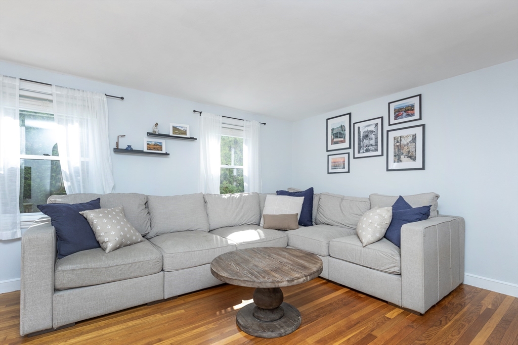 7 Linden Rd