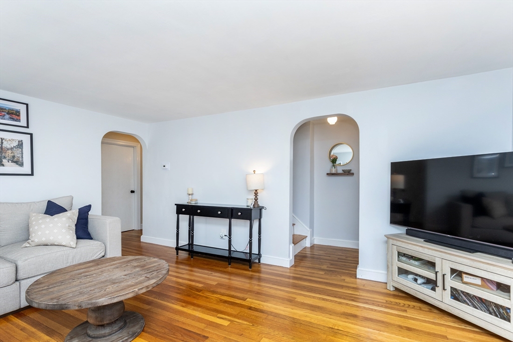 7 Linden Rd