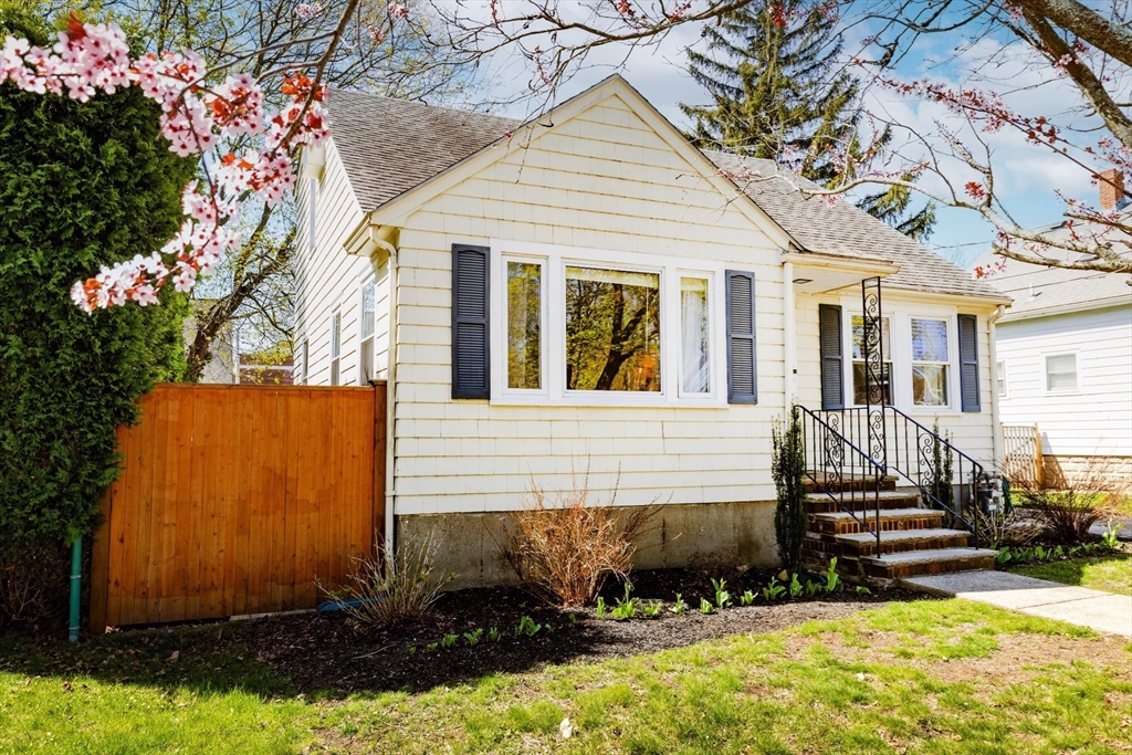 7 Linden Rd