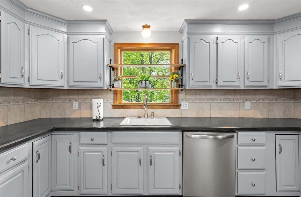 7 Byfield Rd