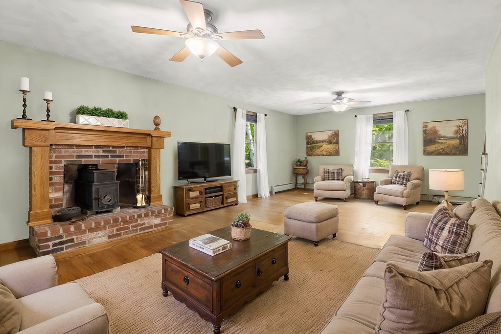7 Byfield Rd