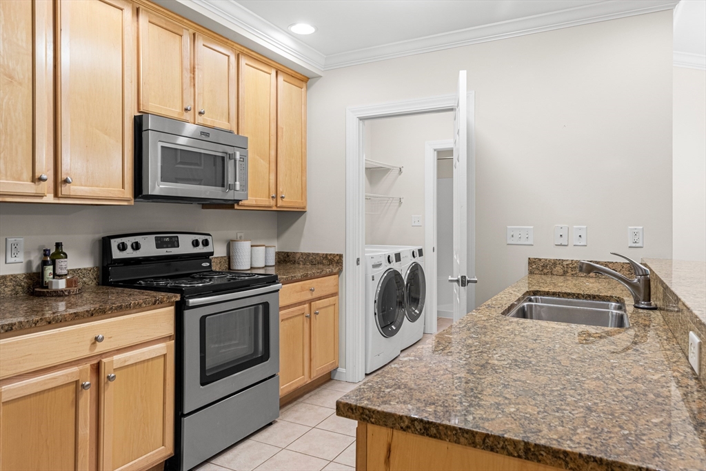 5 Woodman Way # 106