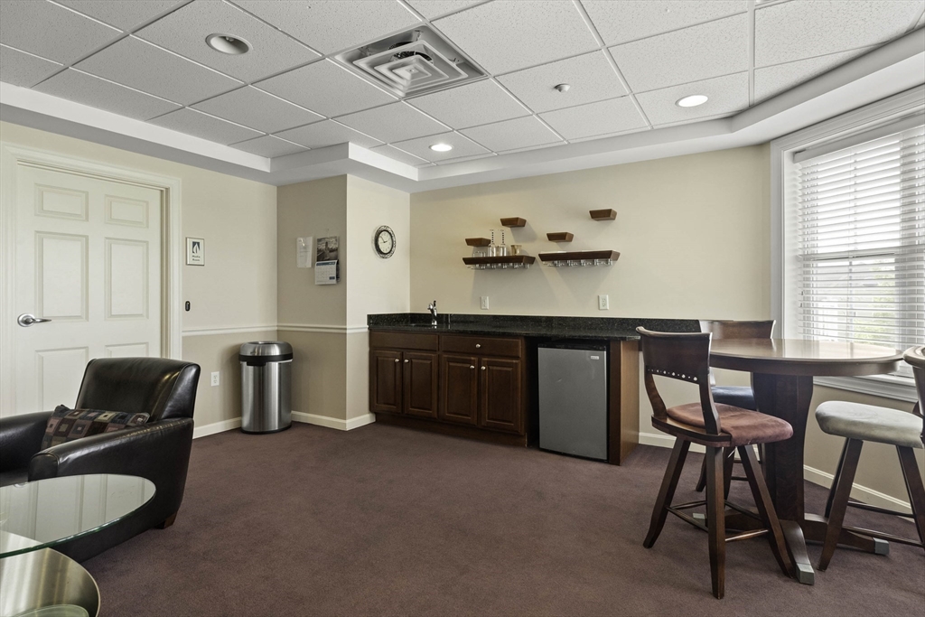 5 Woodman Way # 106