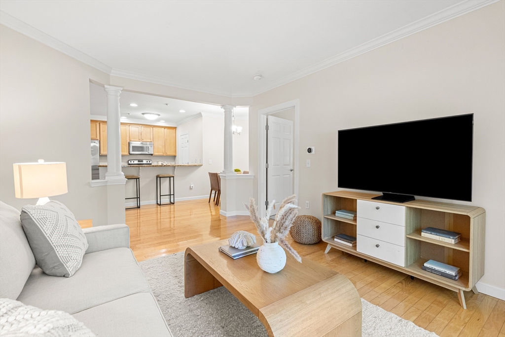 5 Woodman Way # 106