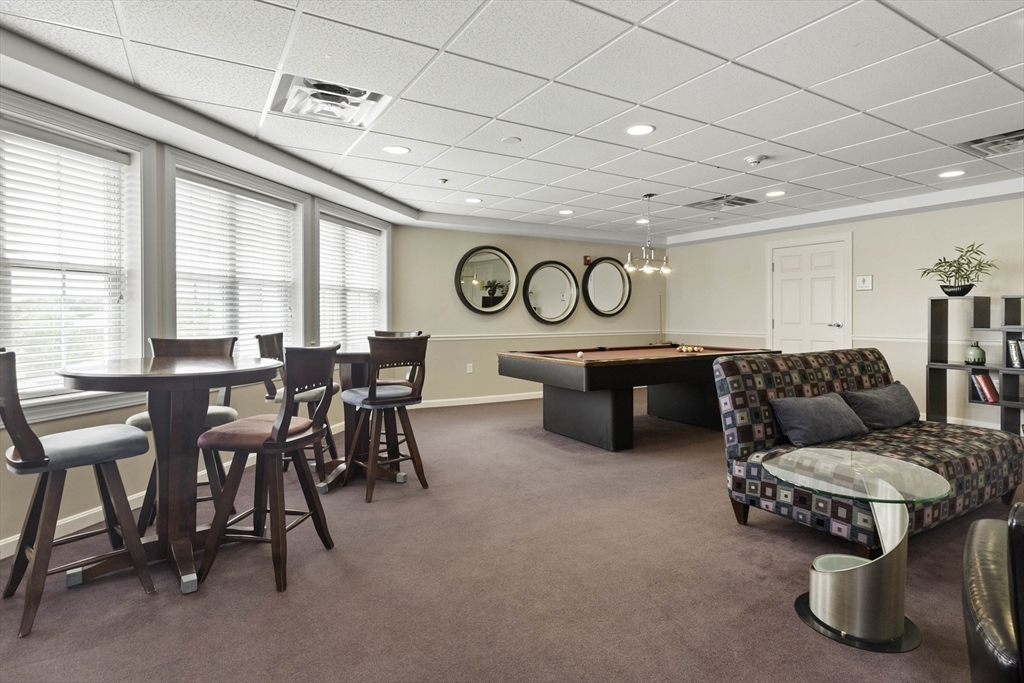 5 Woodman Way # 106