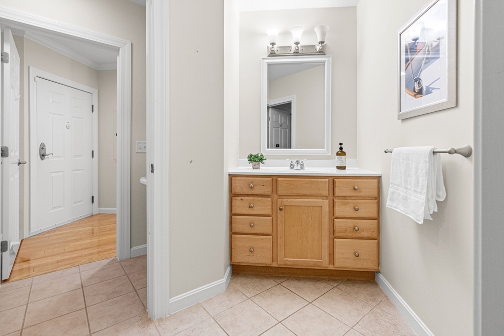 5 Woodman Way # 106