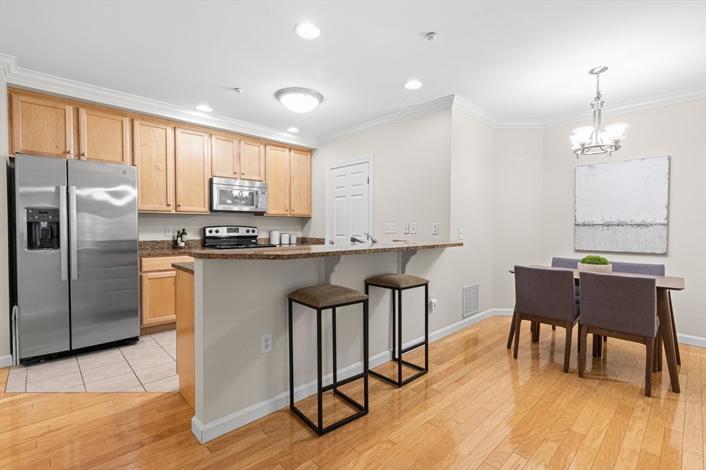 5 Woodman Way # 106