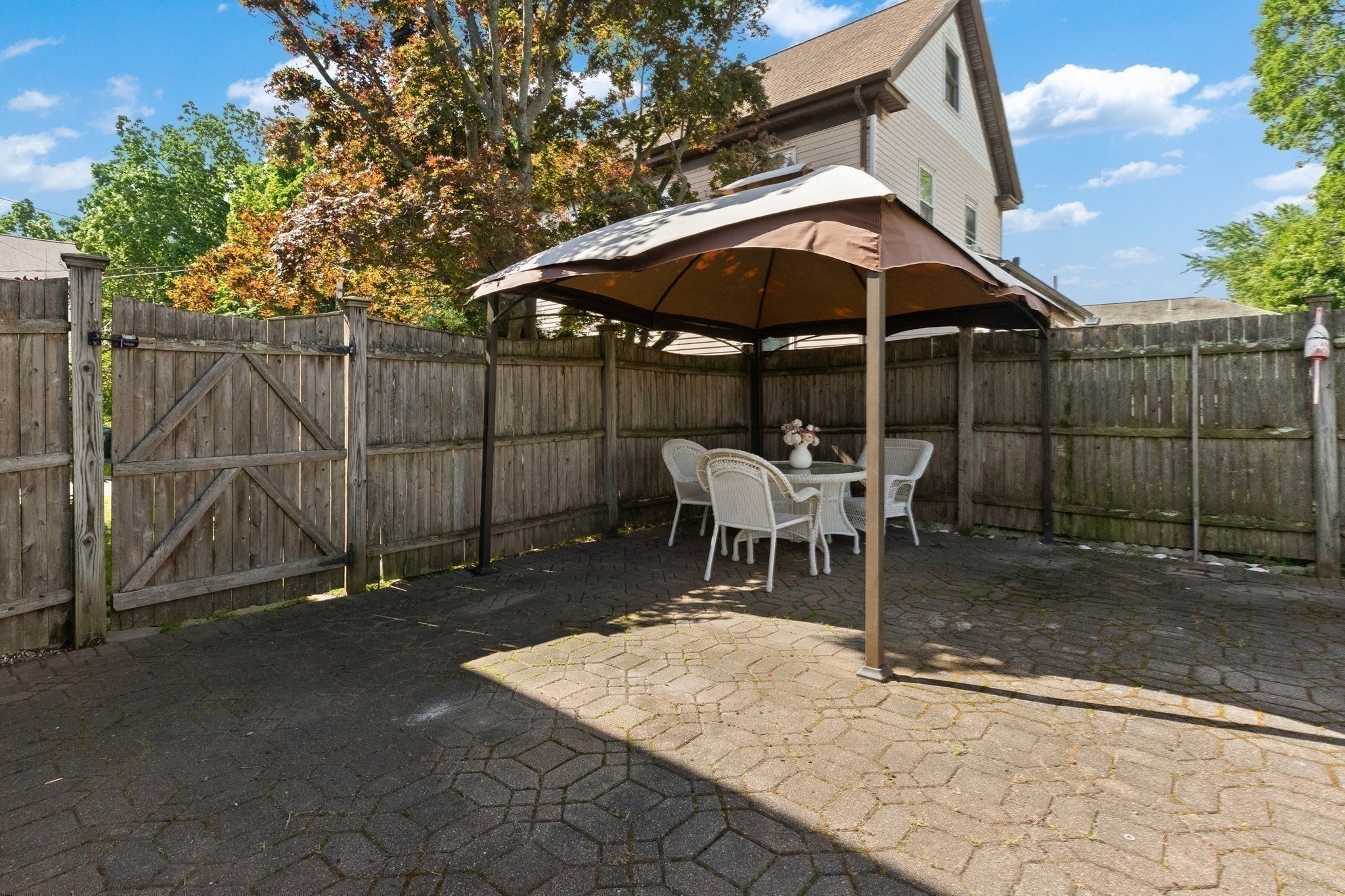 18 Hardy St
