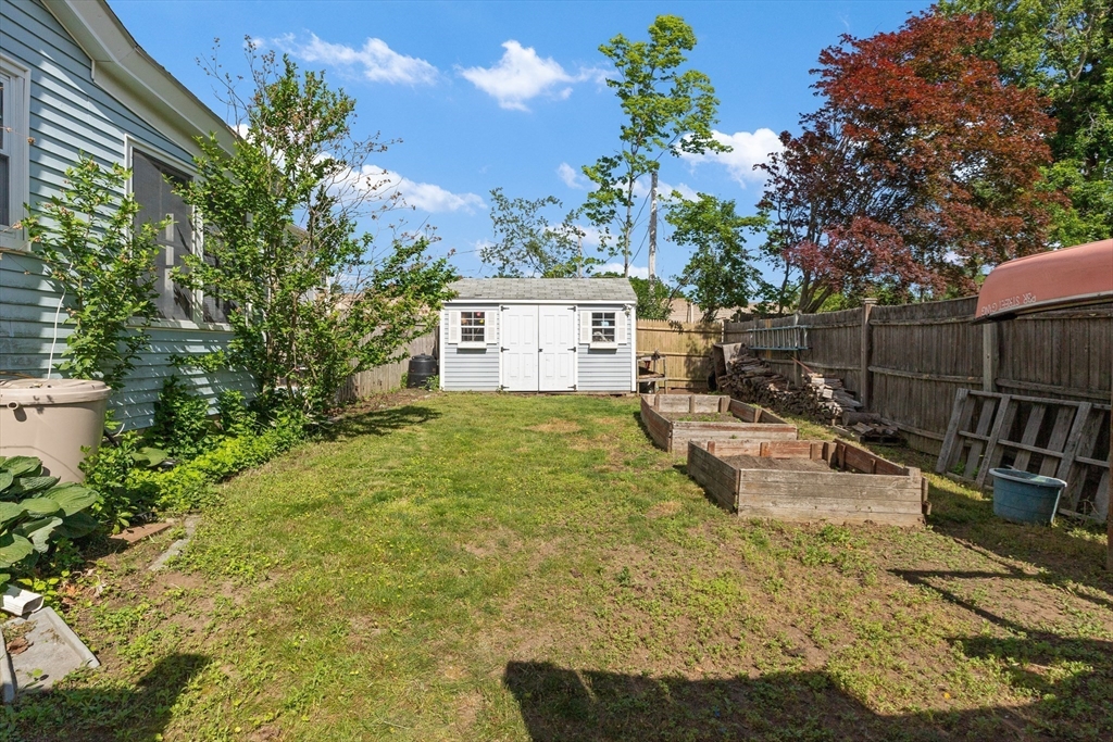 18 Hardy St