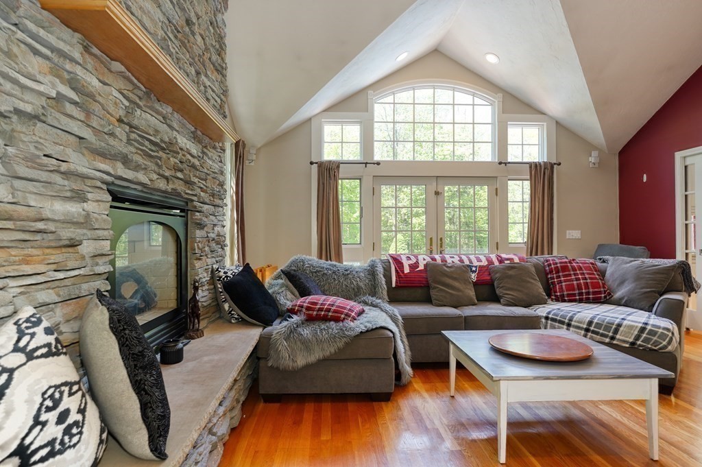 8 Shady Lane Dr