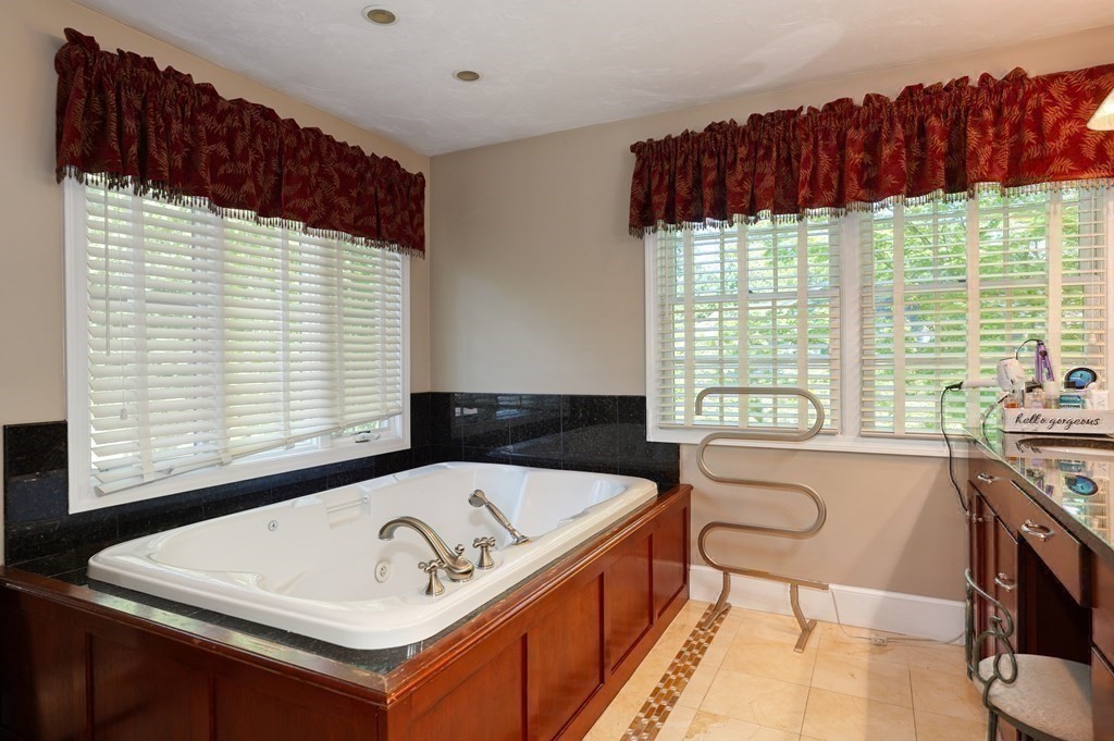 8 Shady Lane Dr