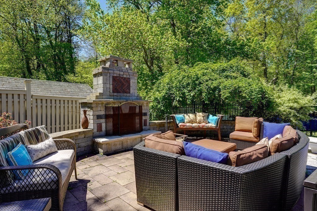 8 Shady Lane Dr