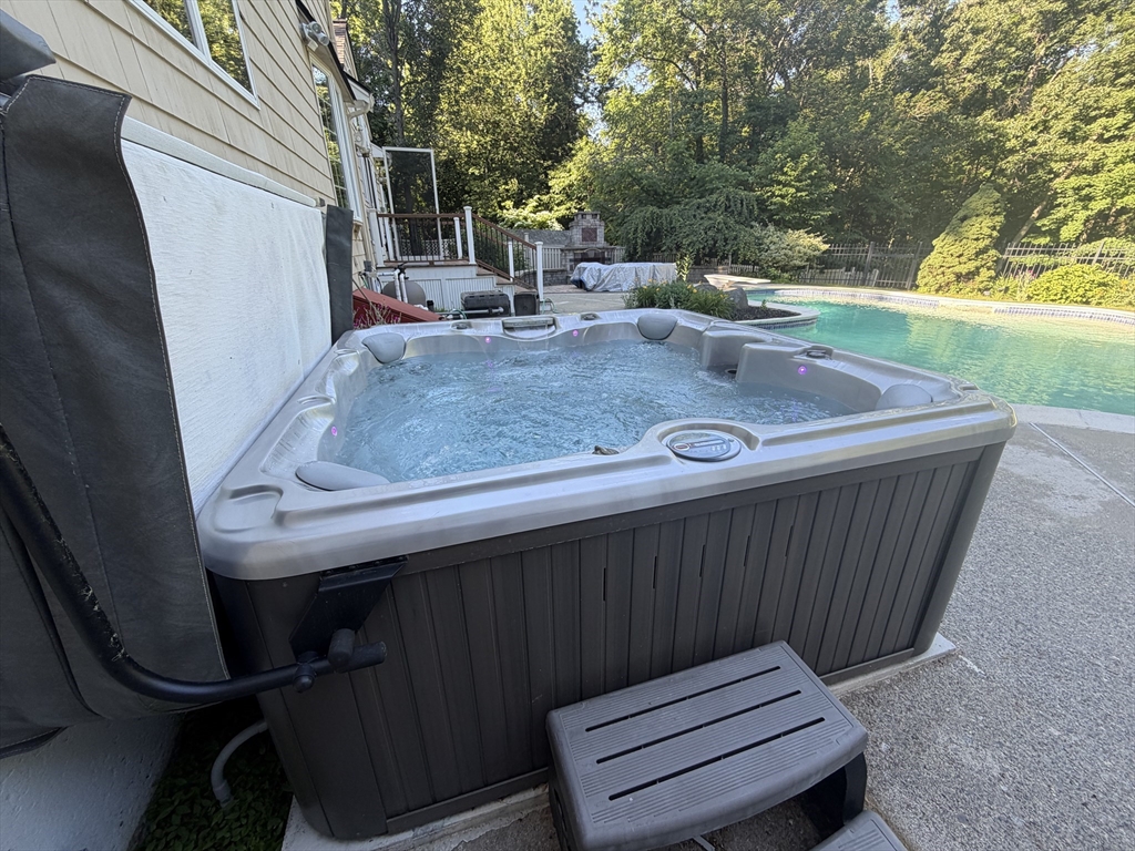 8 Shady Lane Dr