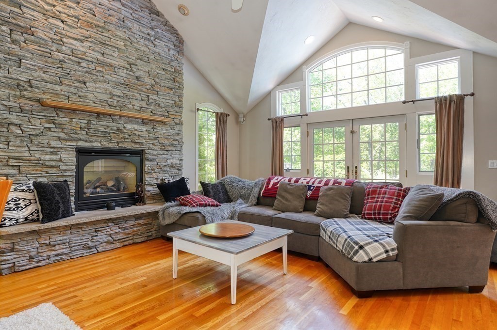8 Shady Lane Dr