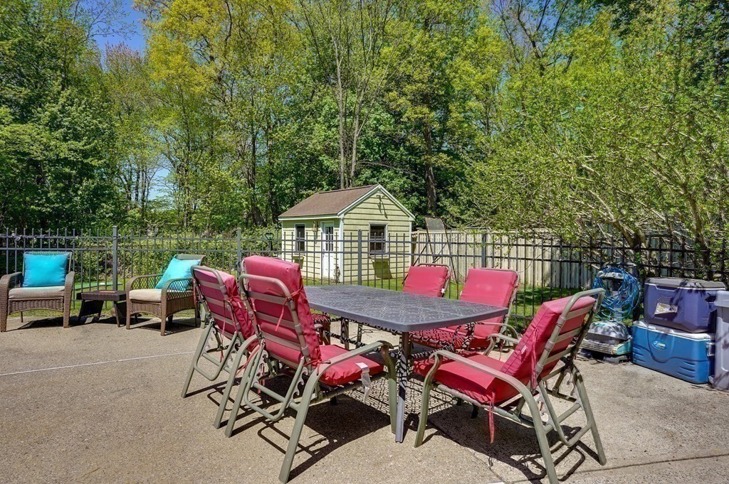 8 Shady Lane Dr