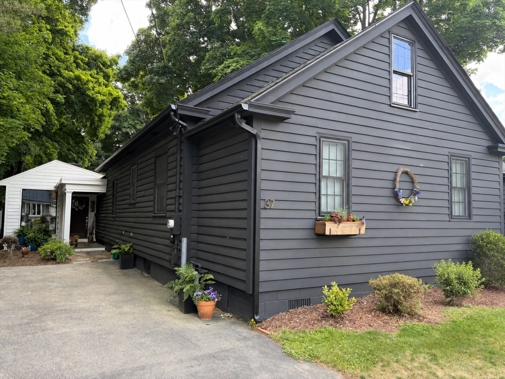37 Moulton St