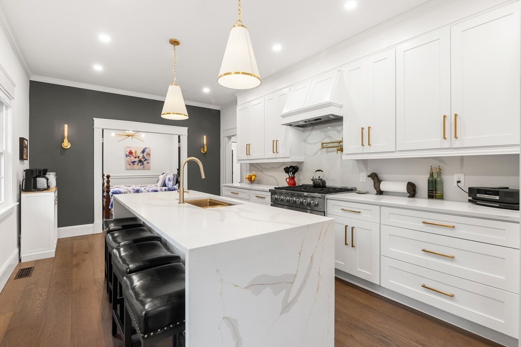 37 Moulton St