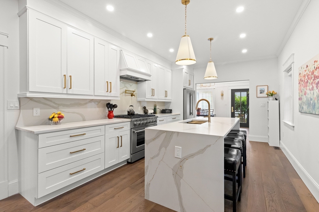 37 Moulton St