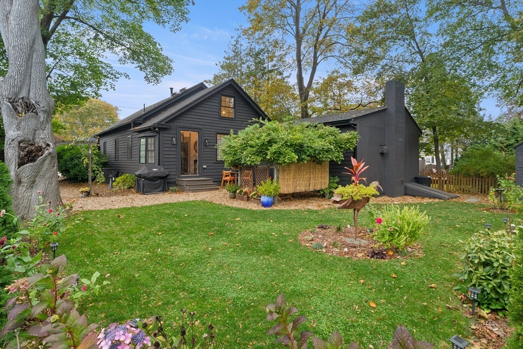 37 Moulton St