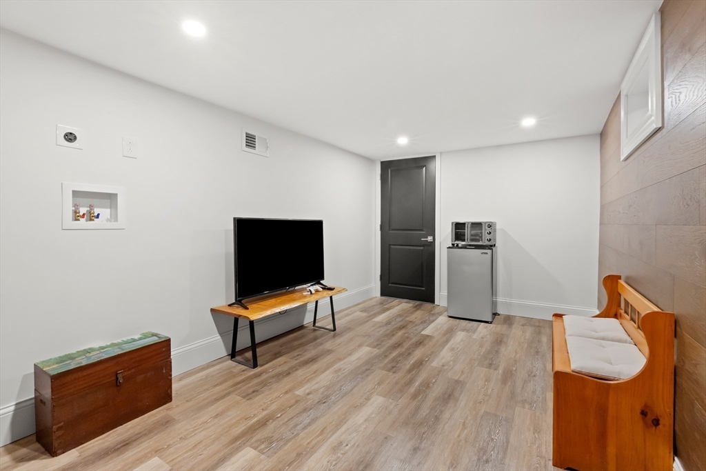 37 Moulton St