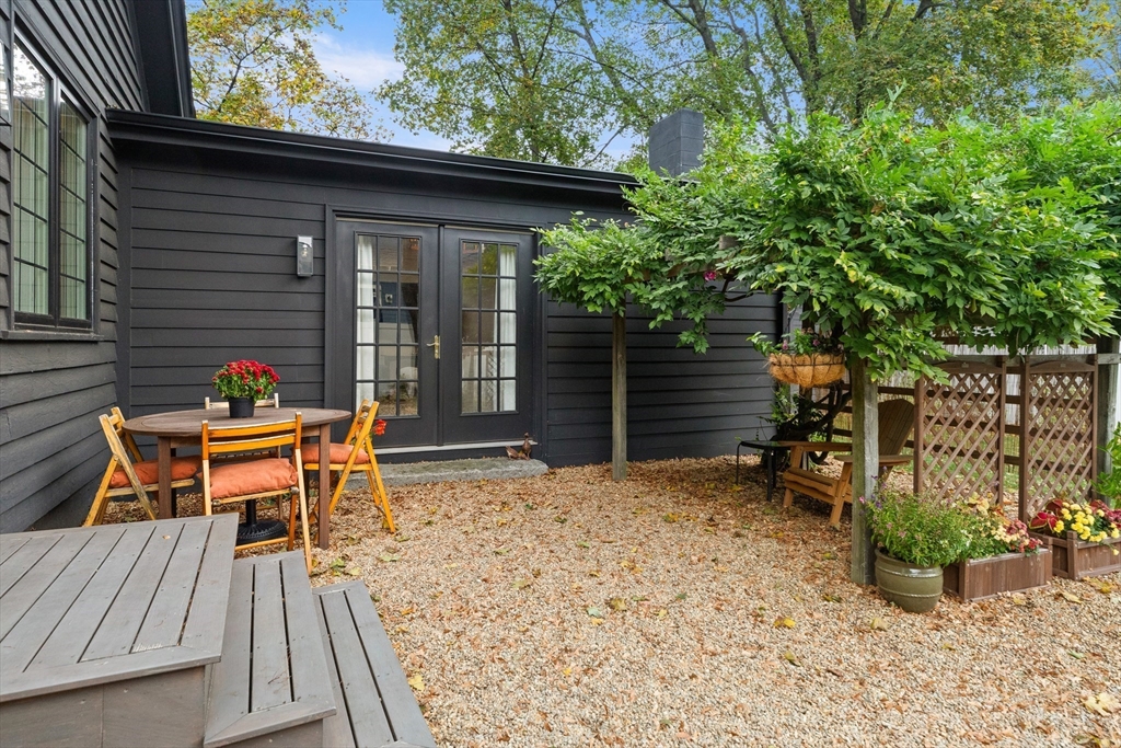37 Moulton St