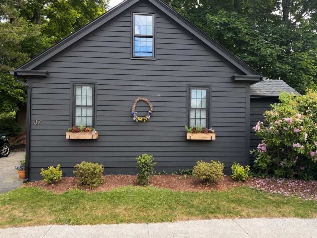 37 Moulton St