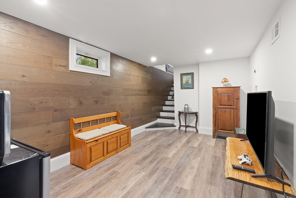 37 Moulton St
