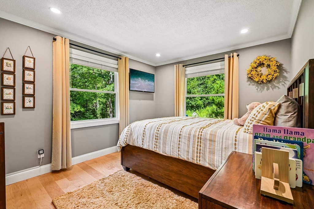 13 Meetinghouse Hill Road