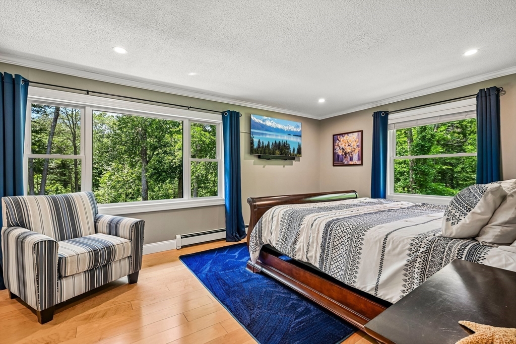 13 Meetinghouse Hill Road