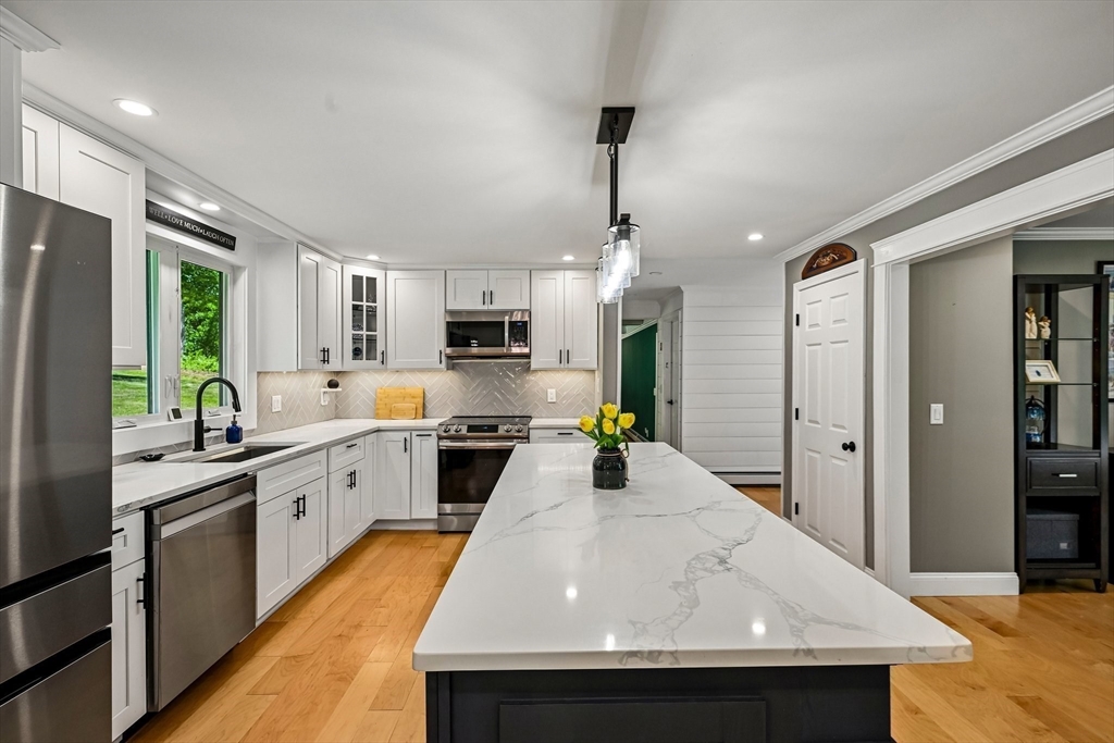 13 Meetinghouse Hill Road