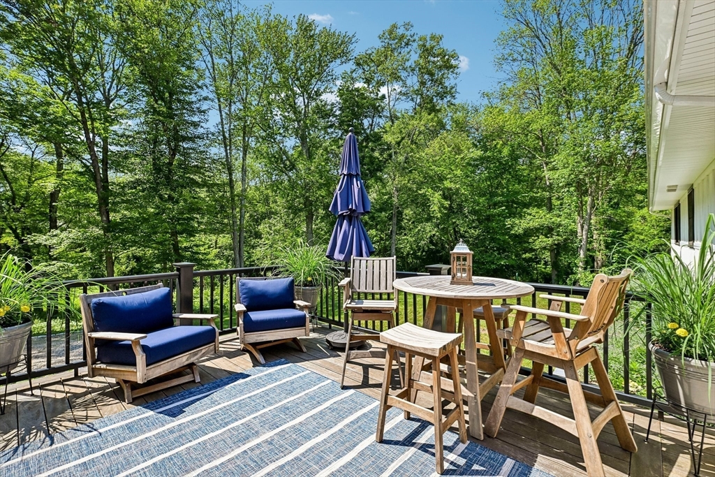 13 Meetinghouse Hill Road