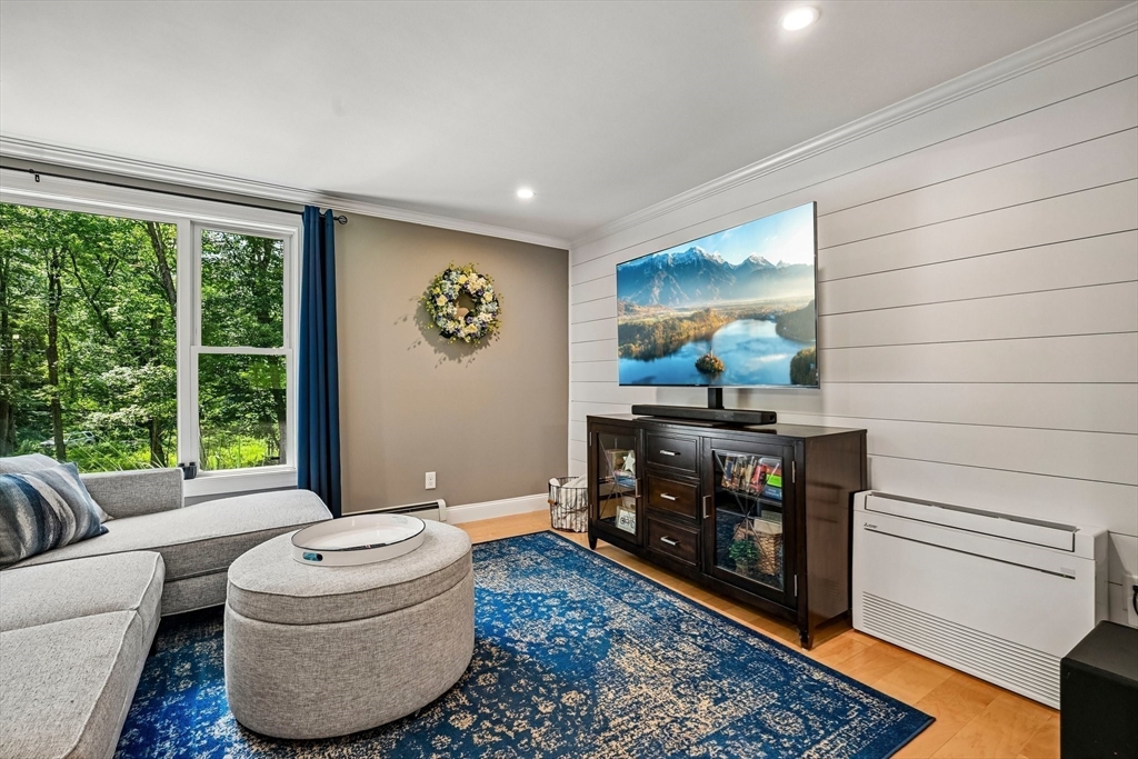 13 Meetinghouse Hill Road