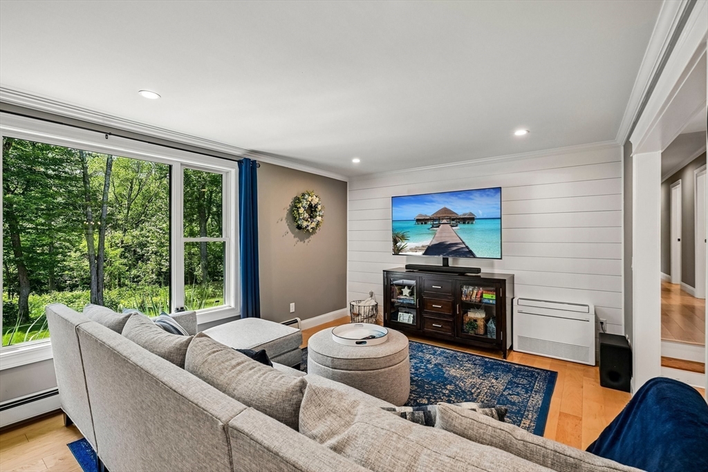 13 Meetinghouse Hill Road
