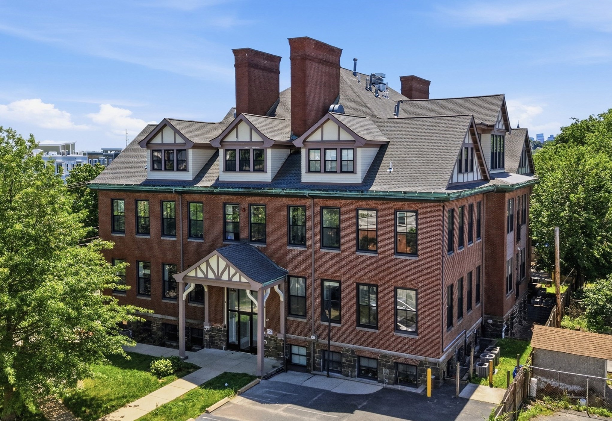 220 Spencer Ave # 104