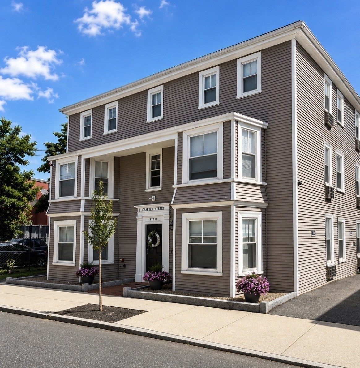 11 Charter St