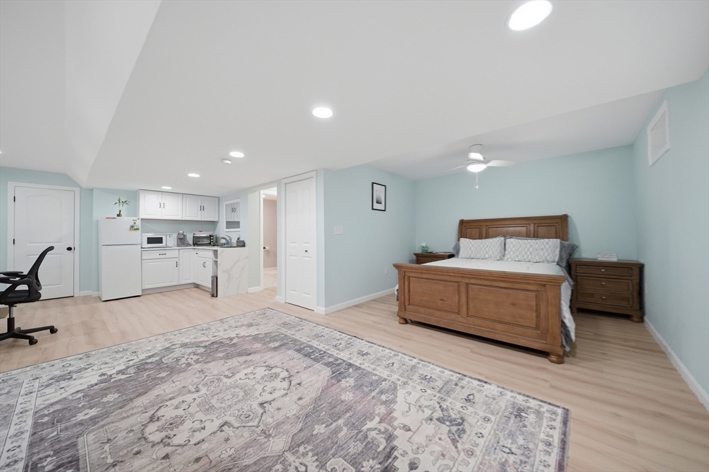 6 Bard St